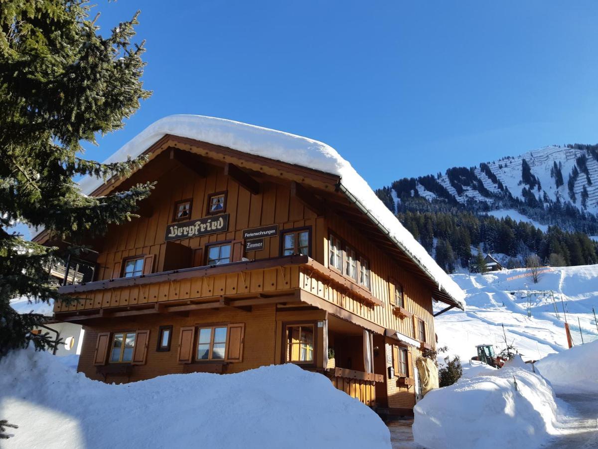 Das Bergfried - Urlaub Zentral Und Ruhig! Apartment Riezlern Luaran gambar