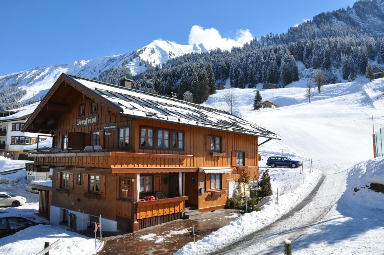 Das Bergfried - Urlaub Zentral Und Ruhig! Apartment Riezlern Luaran gambar