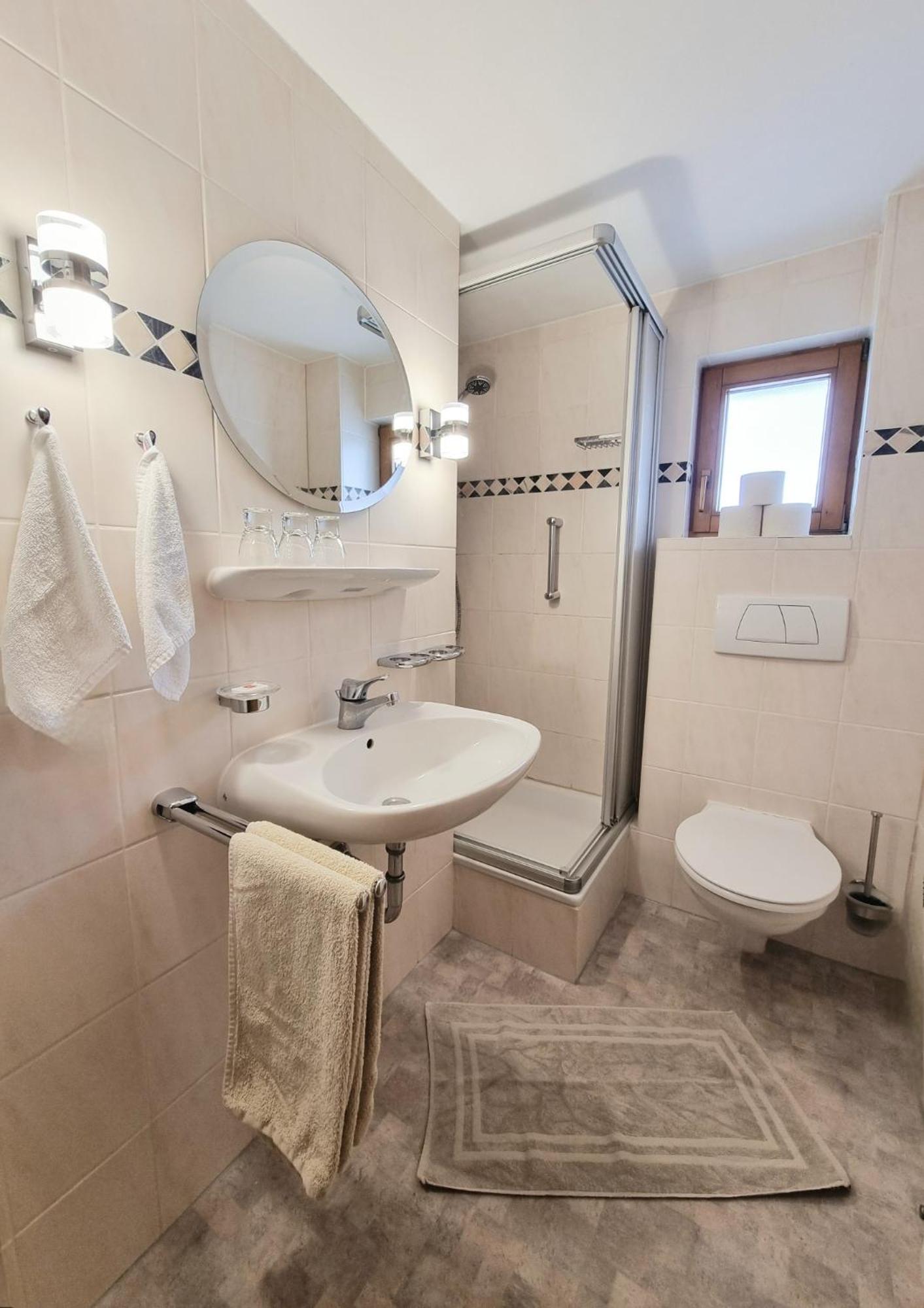 Das Bergfried - Urlaub Zentral Und Ruhig! Apartment Riezlern Bilik gambar